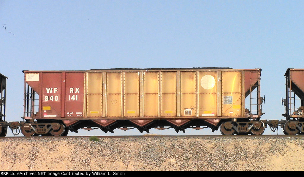 WB Unit Loaded Hooper Frt at Erie NV W-Pshr -40